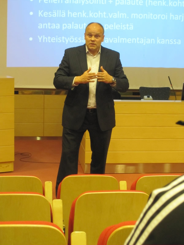 A-maajoukkueen päävalmentaja &quot;Mixu&quot; Paatelainen esitteli maajoukkueen tavoitteita Lapin Urheiluopistolla.