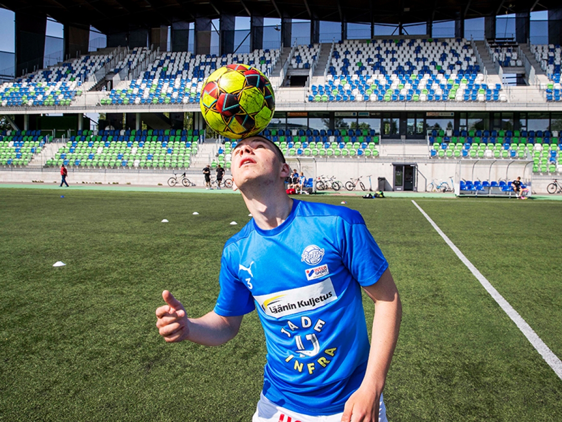 Vladyslav Markovtsov näkee tulevaisuutensa ammattijalkapalloilijana. Hänen tavoitteenaan on edetä RoPSin edustusjoukkueeseen. Kuva: Pekka Aho