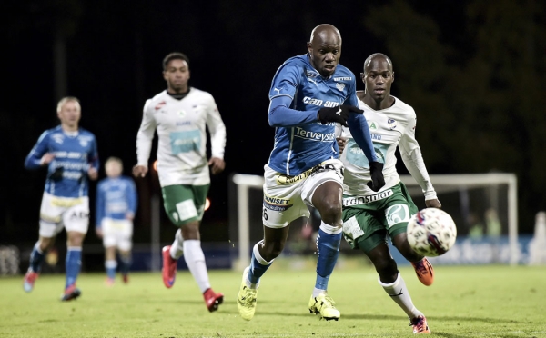 RoPSin Abdou Jammeh pelasi hyvän ottelun IFK Mariehamnia vastaan. Pelin jälkeen RoPSin joukkue sai kuitenkin poistua kentältä pettyneenä.