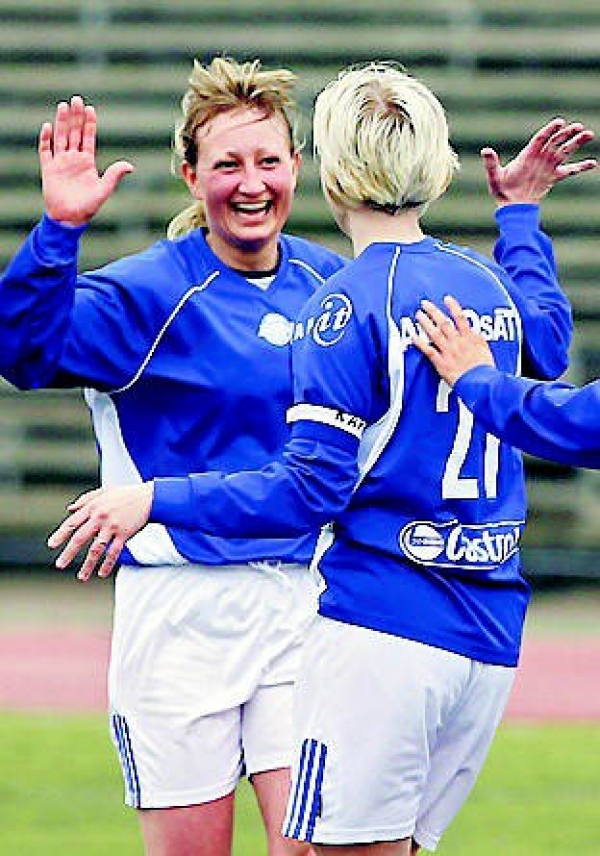 Tanja Poutiainen teki yhden ja Maria Wimmer neljä maalia RoPSin naisille.