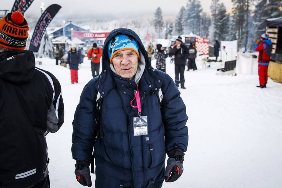 Hannu Kuikkaniemi keskittyy nykyään alppihiihdon seuraamiseen ja aiheesta kirjoittamiseen. Viimeksi juttua syntyi Levin maailmancupista.