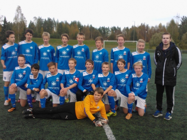 Rovaniemen Palloseuran C 14 -poikien joukkuekuva piirinmestaruuden ratkettua viime viikonloppuna.