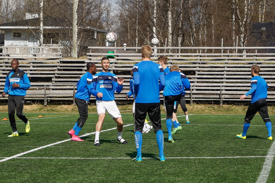 Rovaniemen Palloseuran liigajoukkue harjoitteli keskiviikkona Susivoudissa.