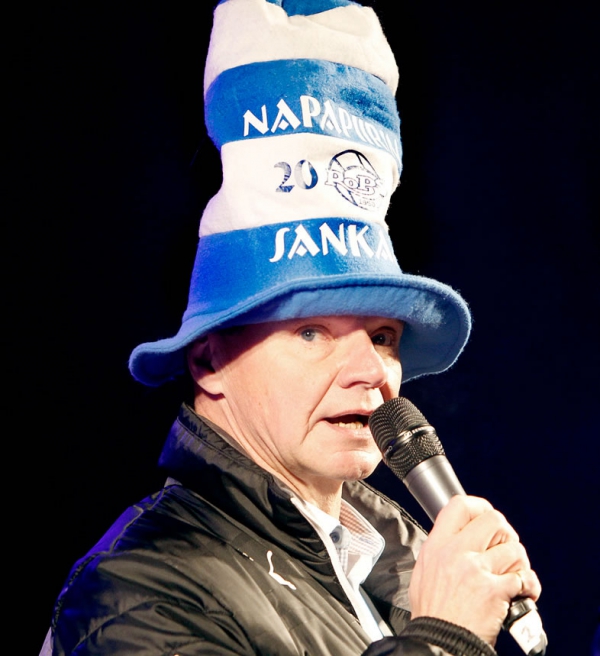 Napapiirin sankari Juha Malinen nautti RoPSin mitalijuhlista täysin siemauksin.