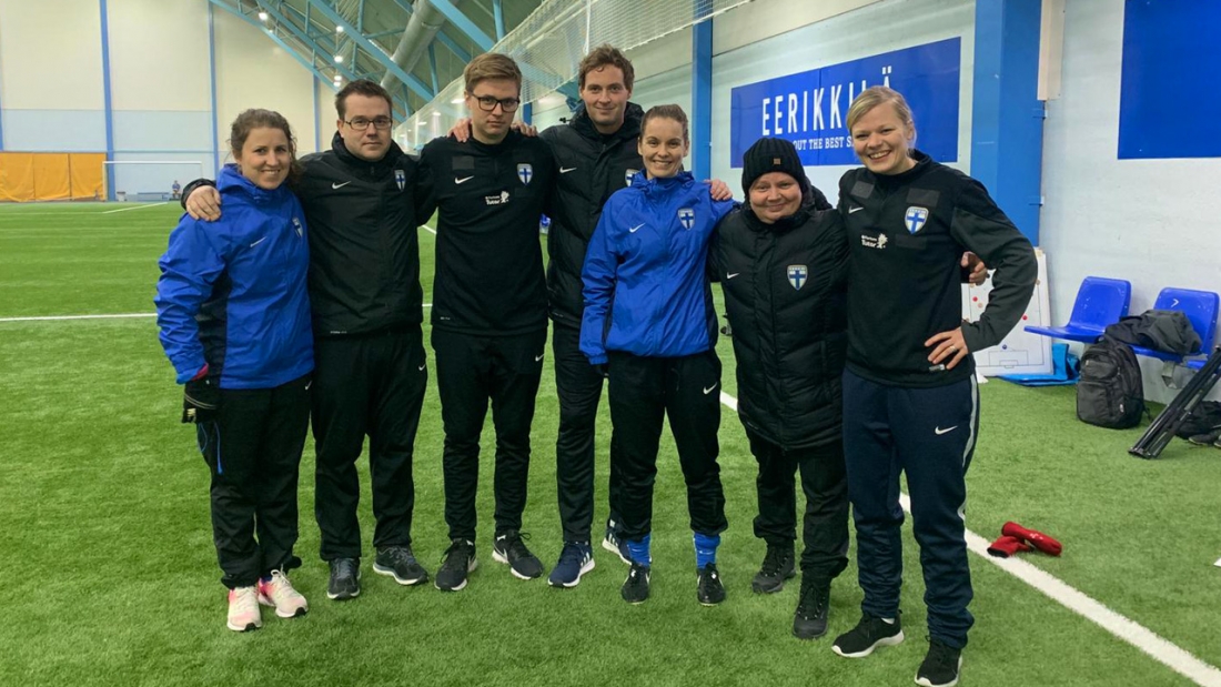 Liisa-Maija Rautio maajoukkueen matkassa – Uusia naisvalmentajia kutsutaan mukaan