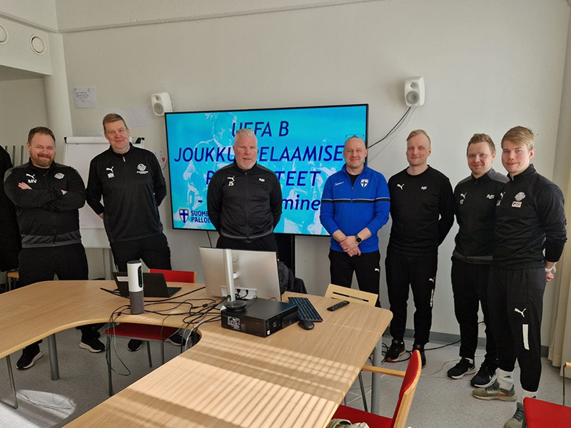 RoPS-valmentajia UEFA B -koulutuksessa Rovaniemellä